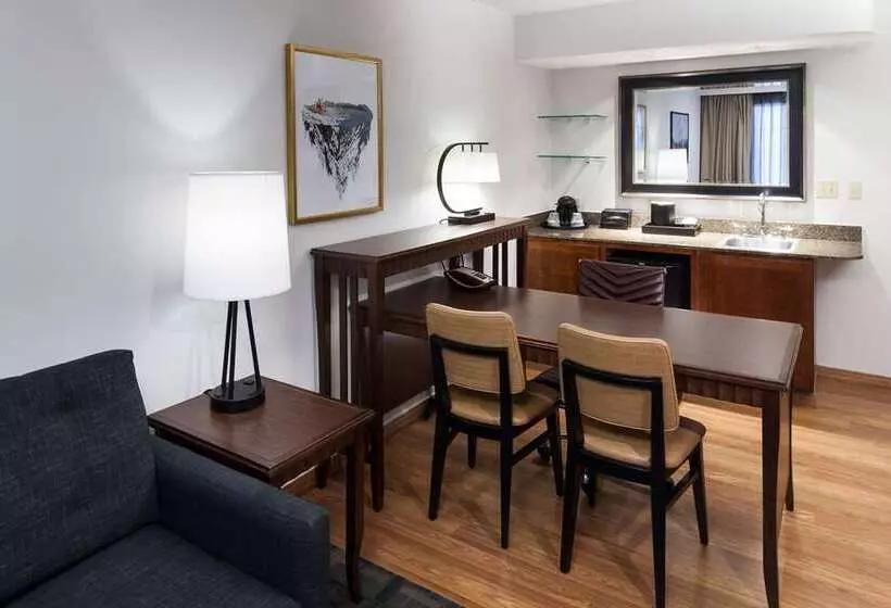 酒店 Embassy Suites Anchorage