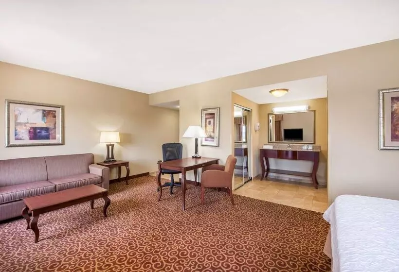 Отель Hampton Inn & Suites Oklahoma City South