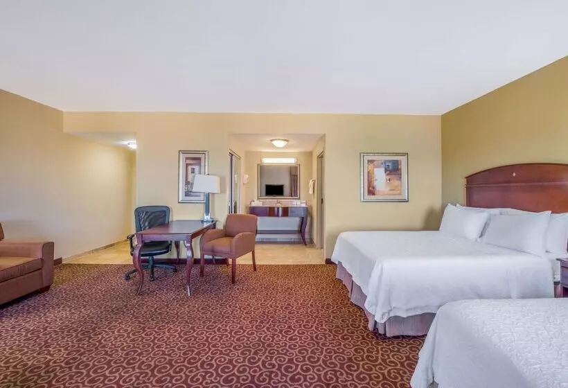 Отель Hampton Inn & Suites Oklahoma City South