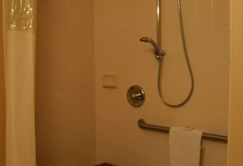 هتل Hampton Inn White River Junction