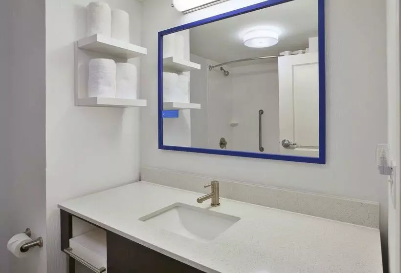 هتل Hampton Inn White River Junction