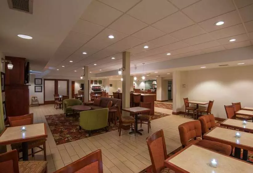 هتل Hampton Inn White River Junction