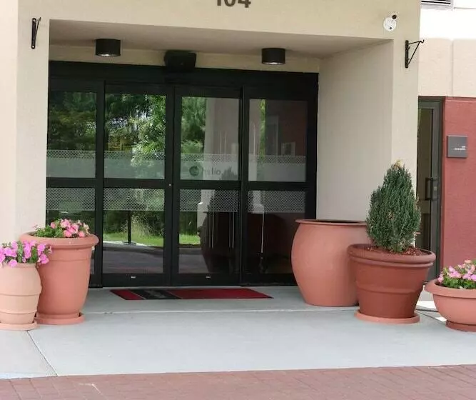 هتل Hampton Inn White River Junction