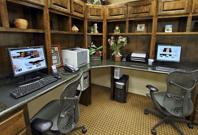 Отель Hilton Garden Inn Calabasas