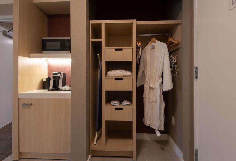 Отель Hilton Garden Inn Calabasas