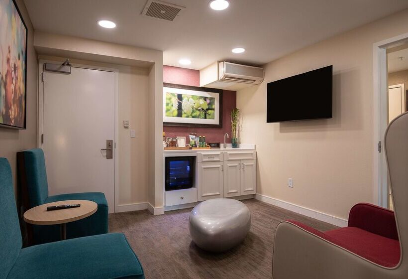 Отель Hilton Garden Inn Calabasas