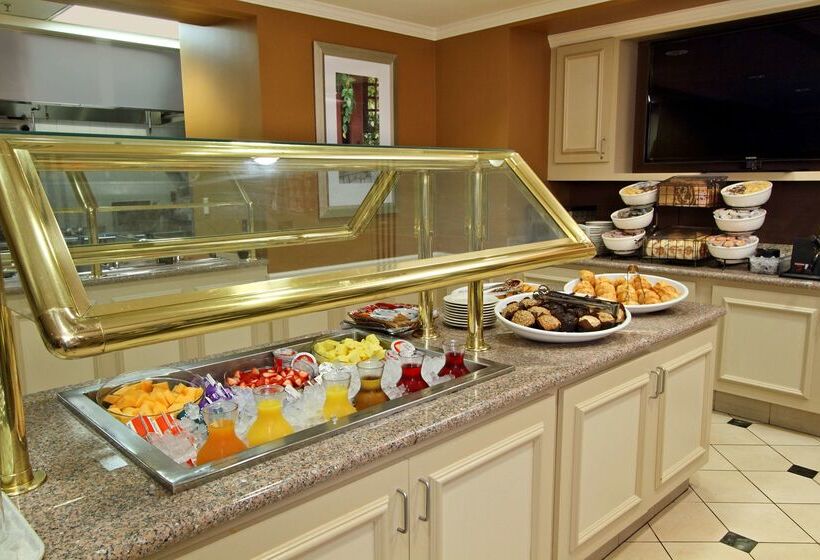 Отель Hilton Garden Inn Calabasas