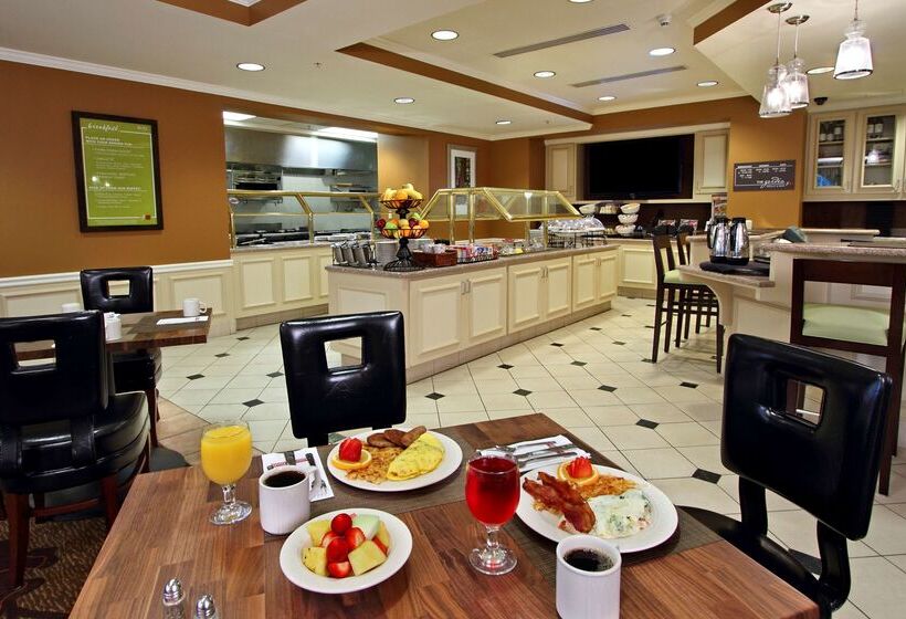 Отель Hilton Garden Inn Calabasas