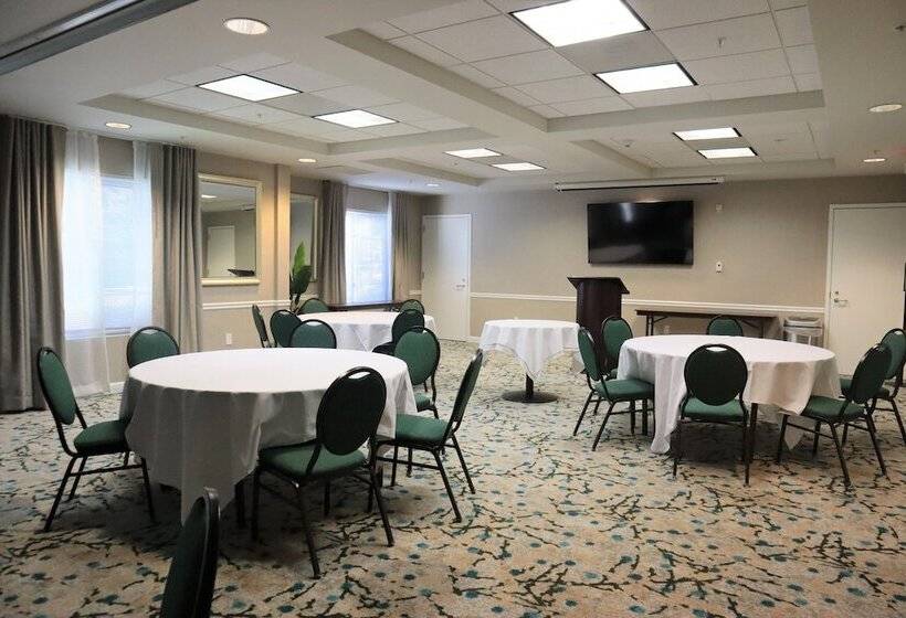 Отель Hilton Garden Inn Calabasas