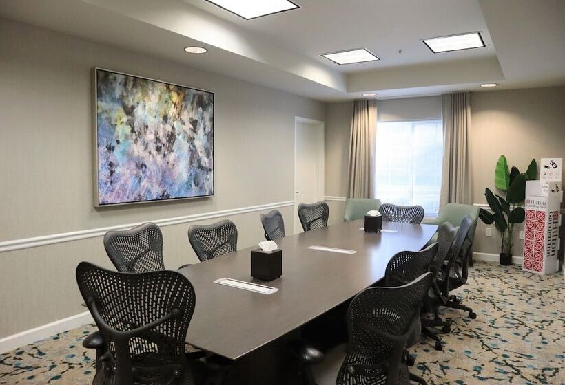 Отель Hilton Garden Inn Calabasas