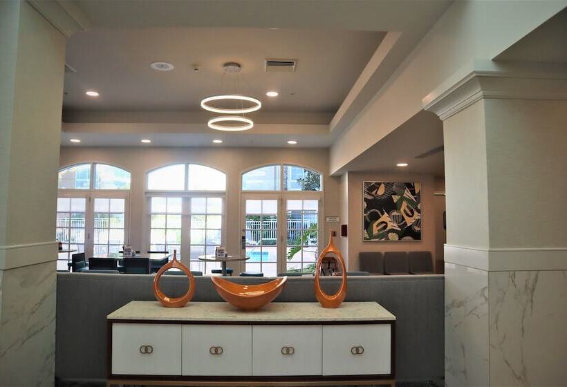 Отель Hilton Garden Inn Calabasas