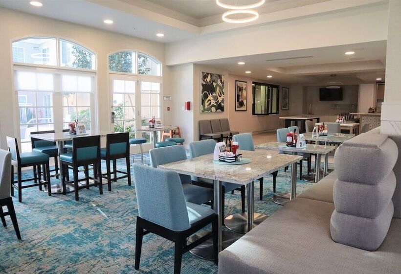 Отель Hilton Garden Inn Calabasas