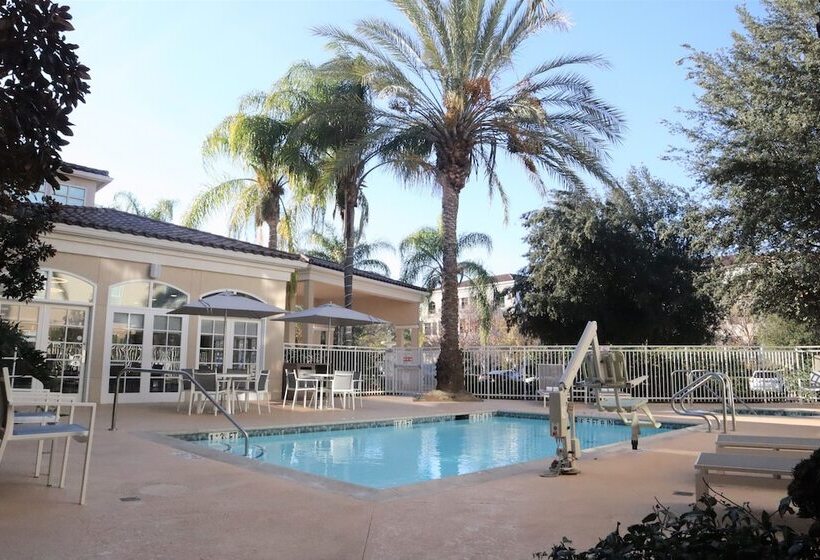 Отель Hilton Garden Inn Calabasas