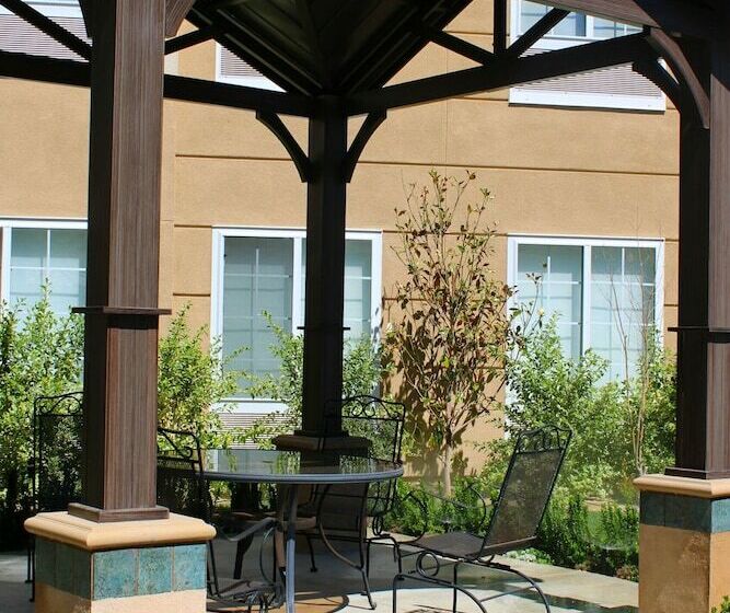 Отель Hilton Garden Inn Calabasas