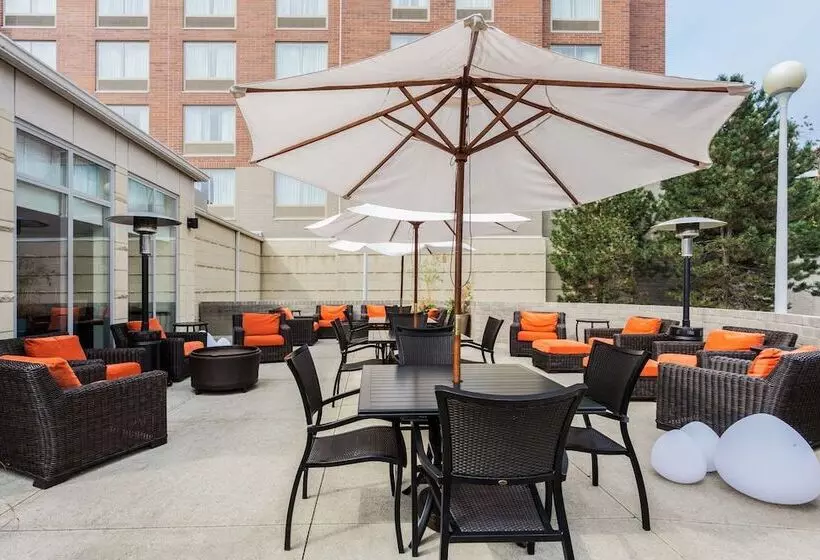 בית מלון כפרי Hilton Garden Inn Cleveland Airport