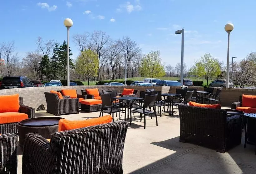 בית מלון כפרי Hilton Garden Inn Cleveland Airport