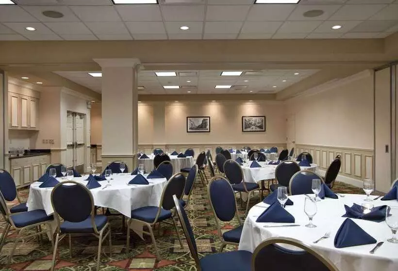 هتل Hilton Garden Inn Ithaca