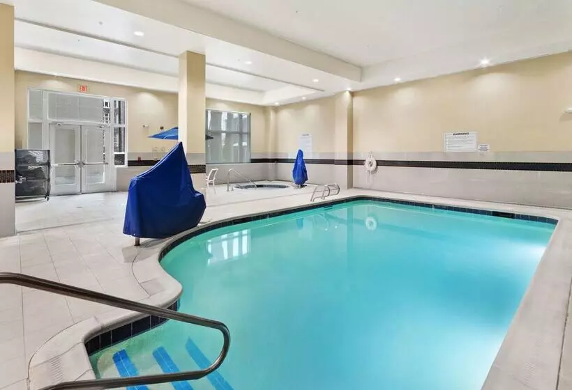 هتل Hilton Garden Inn Ithaca