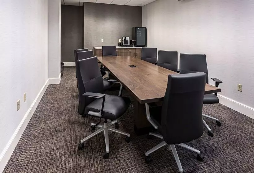 هتل Hilton Garden Inn Ithaca