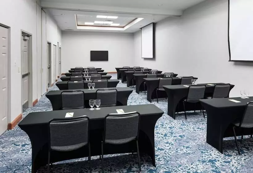 ホテル Hilton Garden Inn Lake Forest Mettawa