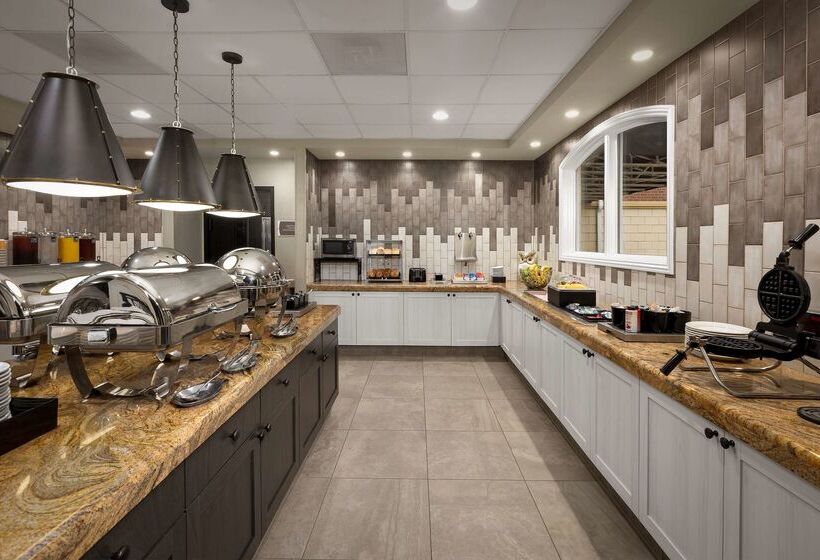 فندق Homewood Suites By Hilton At The Waterfront