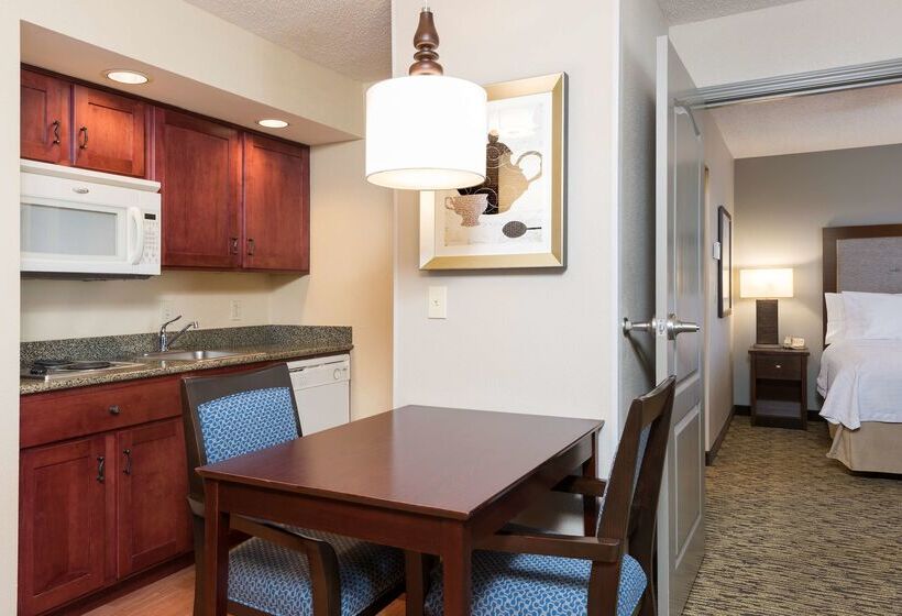 هتل Homewood Suites By Hilton Indianapolis Northwest