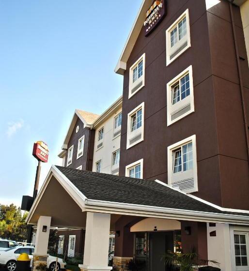 ホテル Intercity Zapopan