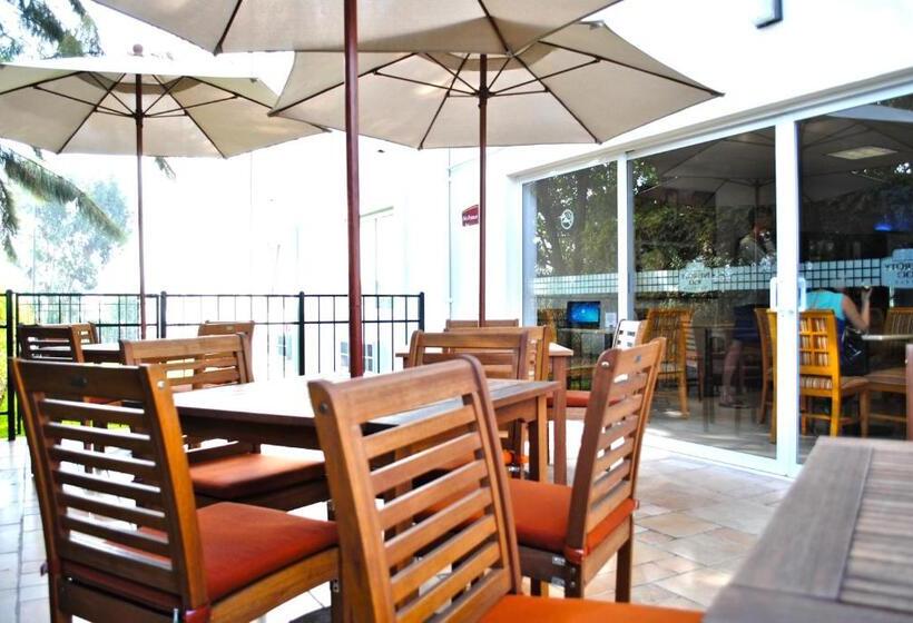 ホテル Intercity Zapopan