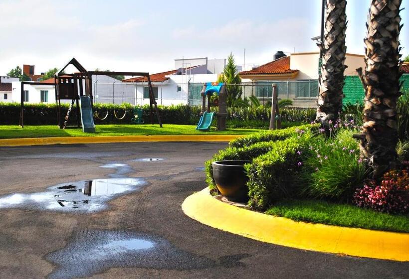 ホテル Intercity Zapopan