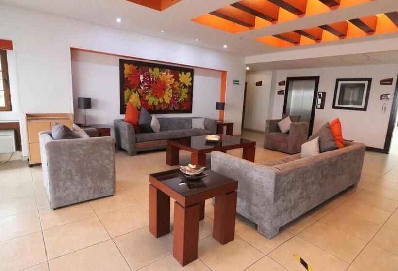 ホテル Intercity Zapopan