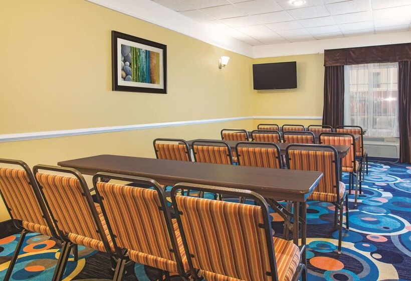 Отель La Quinta By Wyndham Kingsland/kings Bay Naval B