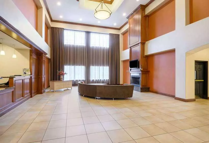 Отель La Quinta Inn & Suites By Wyndham Longview North