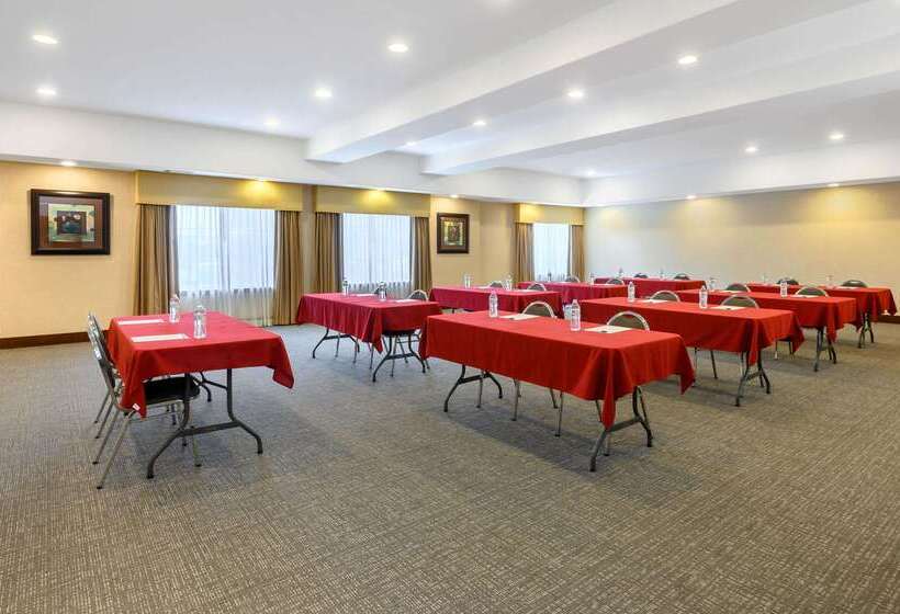 هتل La Quinta Inn & Suites By Wyndham Longview North