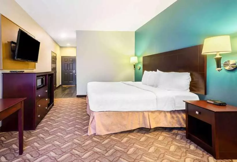Отель La Quinta Inn & Suites By Wyndham Longview North