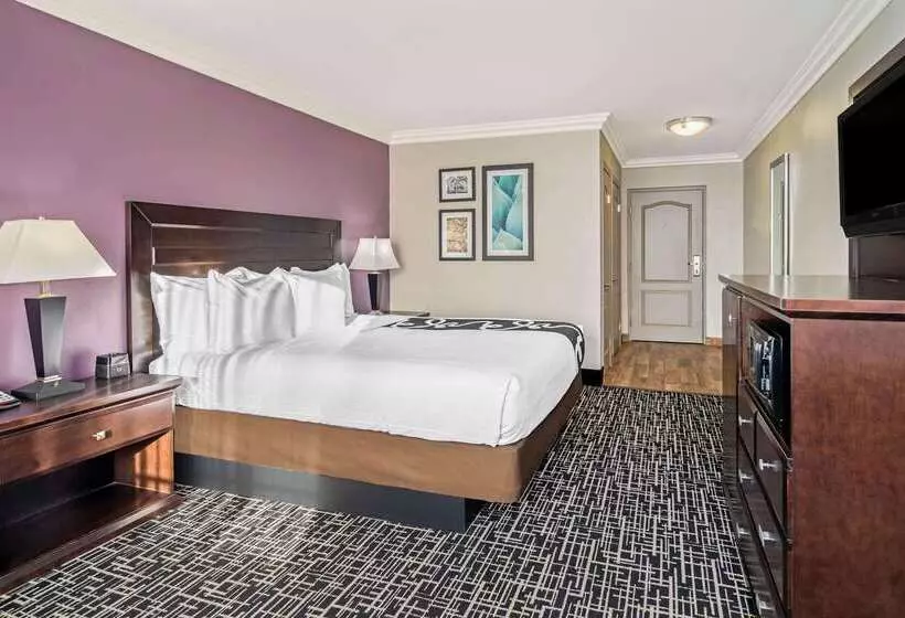 Отель La Quinta By Wyndham Temecula