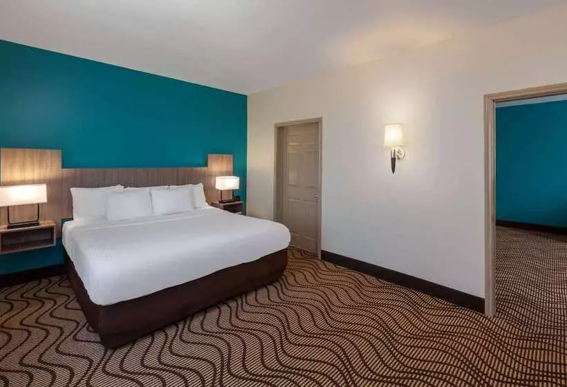 Hotelli La Quinta By Wyndham Midland North