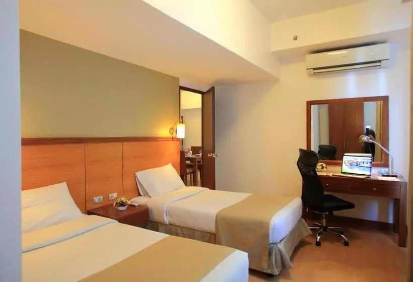 Отель The Malayan Plaza