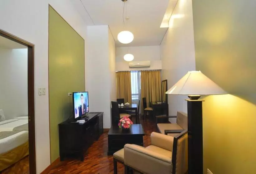 Отель The Malayan Plaza