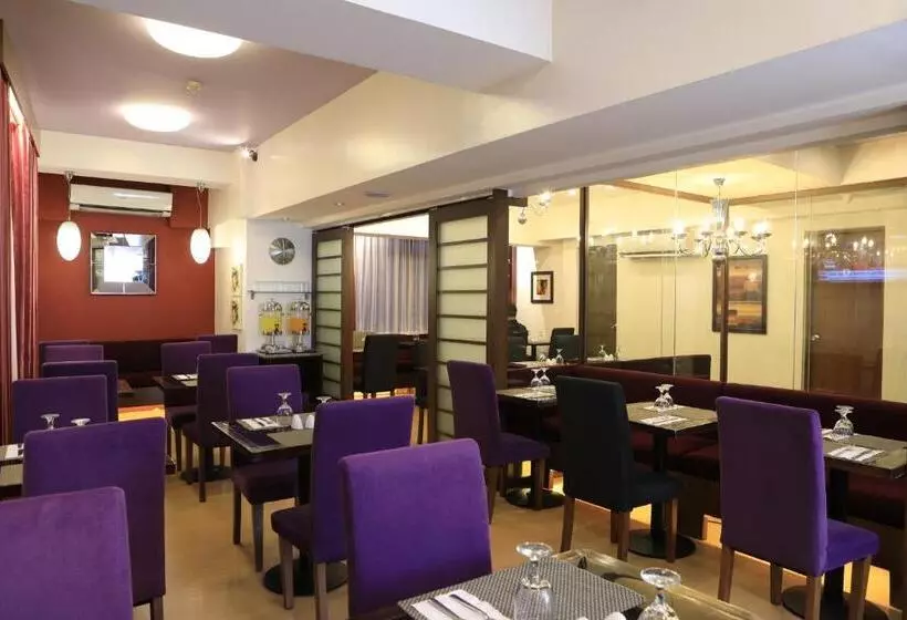 Отель The Malayan Plaza