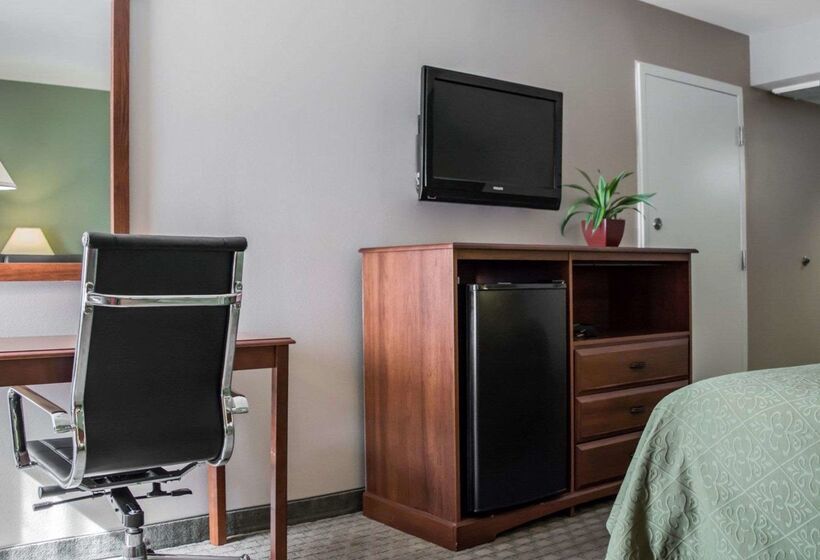 ホテル Quality Inn & Suites Tampa Ybor City