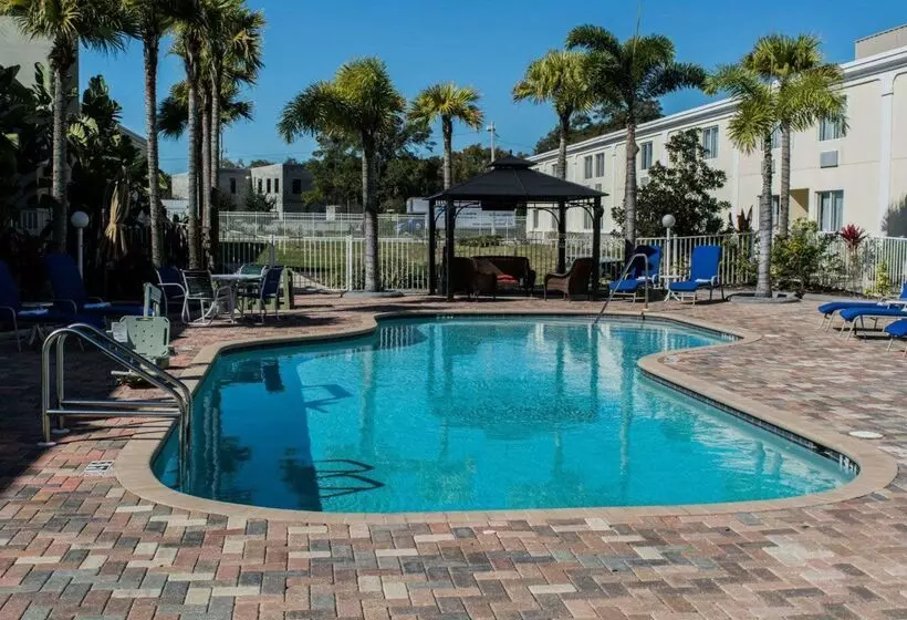 Отель Quality Inn & Suites Tampa Ybor City
