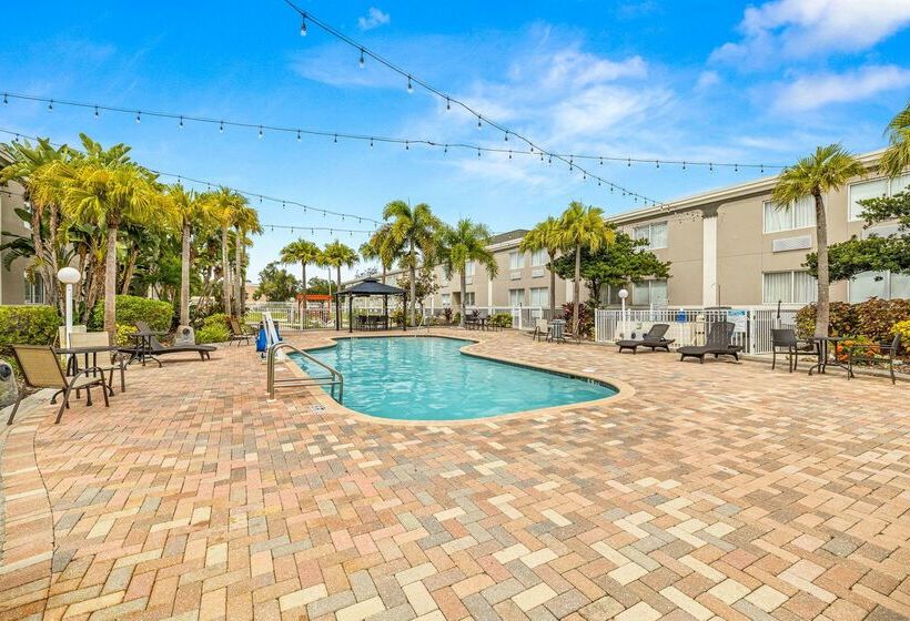 ホテル Quality Inn & Suites Tampa Ybor City