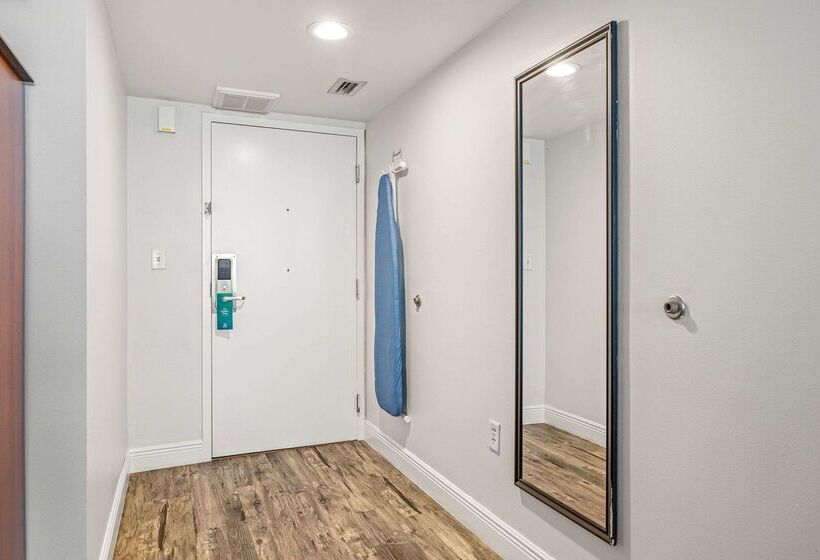 ホテル Quality Inn & Suites Tampa Ybor City