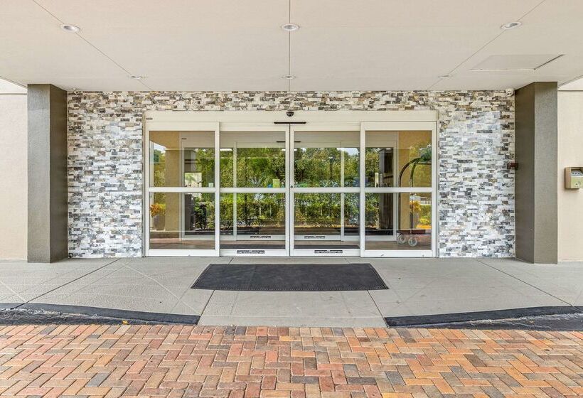 ホテル Quality Inn & Suites Tampa Ybor City