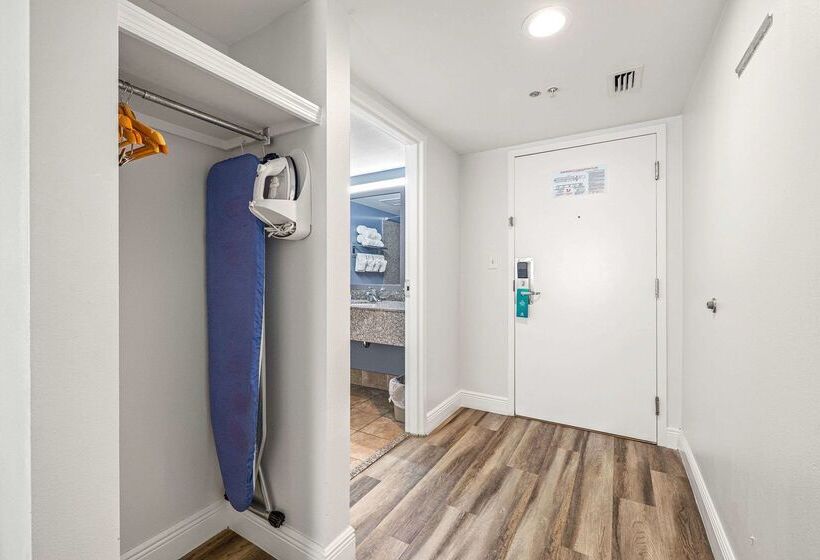 ホテル Quality Inn & Suites Tampa Ybor City