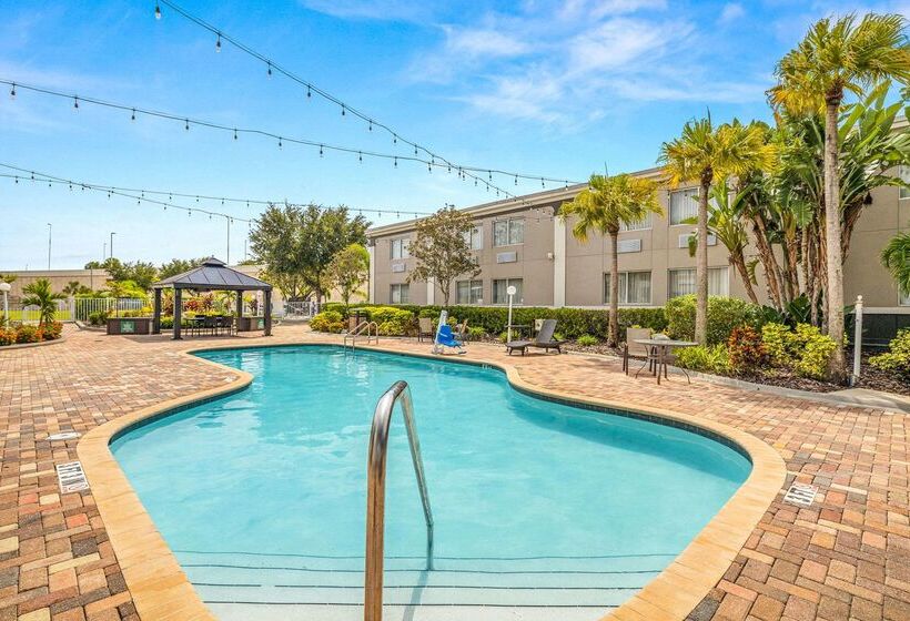 ホテル Quality Inn & Suites Tampa Ybor City