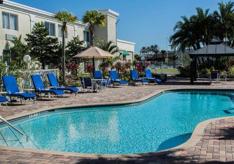 ホテル Quality Inn & Suites Tampa Ybor City