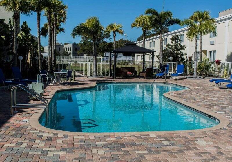ホテル Quality Inn & Suites Tampa Ybor City