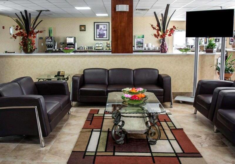 ホテル Quality Inn & Suites Tampa Ybor City