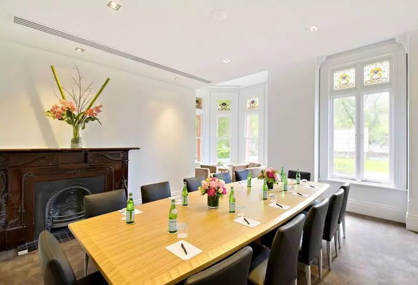 هتل Seasons Heritage Melbourne